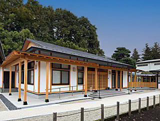 自然と調和する寺務所・庫裏